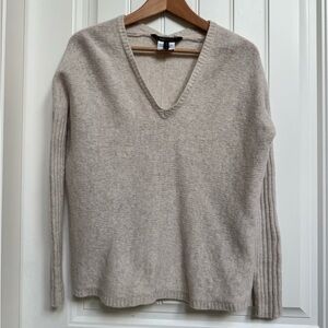 BCBGMaxAzria Oatmeal Cream Wool Cashmere Blend V-Neck Oversized Sweater. Size XS